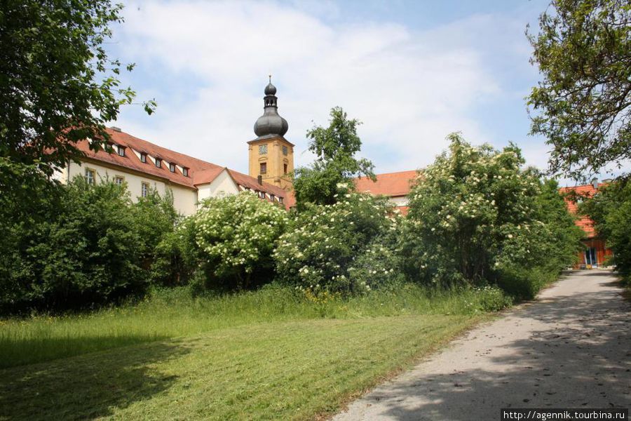 Монастырь — вид на южные корпуса Вайсеноэ, Германия