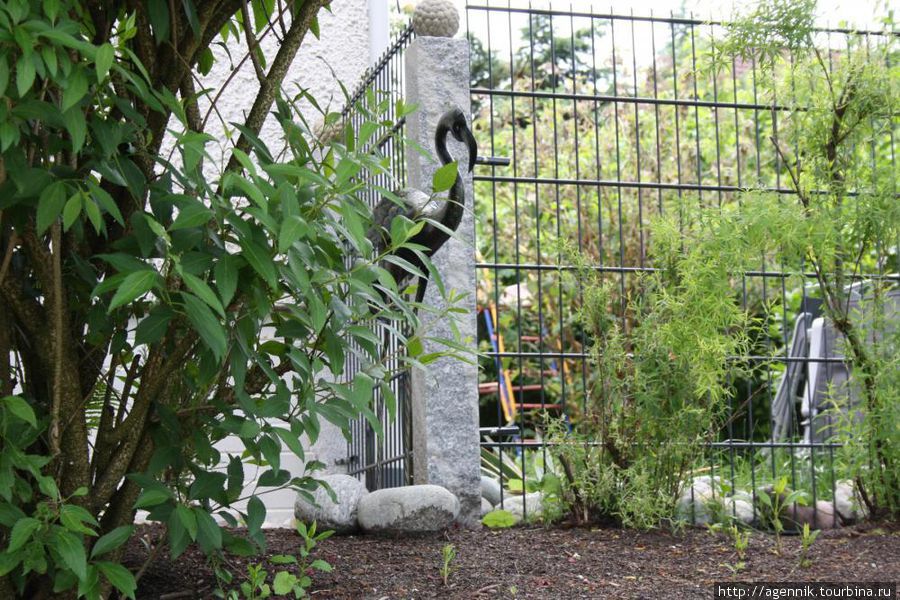 Немцы обожают свои сады и садовые скульптуры Вайсеноэ, Германия