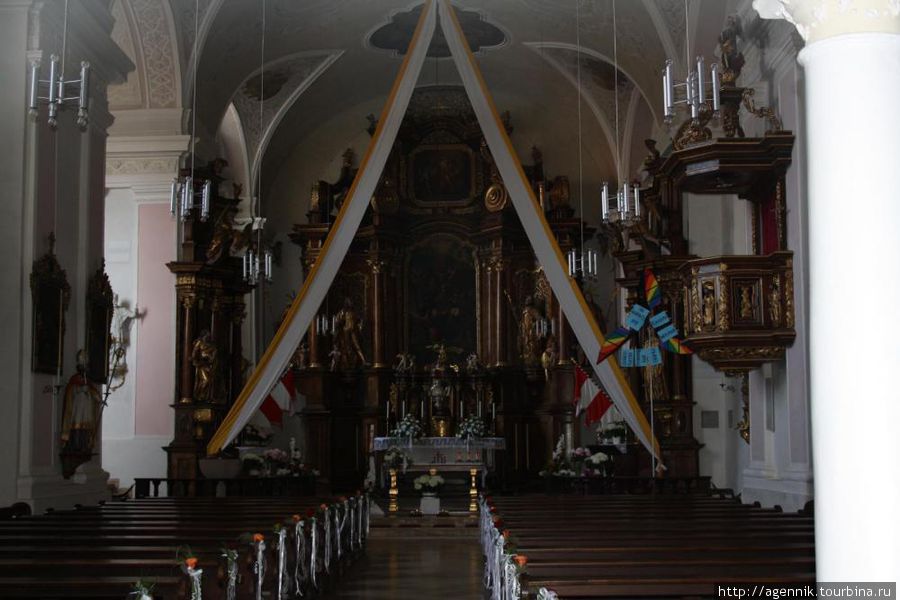 Алтарная часть храма Вайсеноэ, Германия