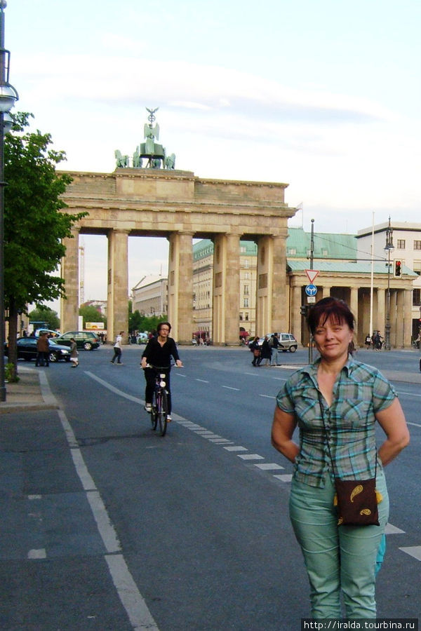 С Бранденбургских ворот, расположенных в самом центре немецкой столицы, мы и начнем путешествие по Берлину Берлин, Германия