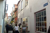 Schnoorviertel (квартал Шнор). 
Старинный квартал Бремена, некогда заселенный рыбаками с узенькими улочками (местами их ширина составляет менее 1 метра), и крохотными домиками 15-16 веков, в которых до сих пор живут люди