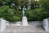 Памятник музыкальному гению Людвигу ван Бетховену