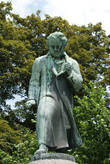 Памятник музыкальному гению Людвигу ван Бетховену