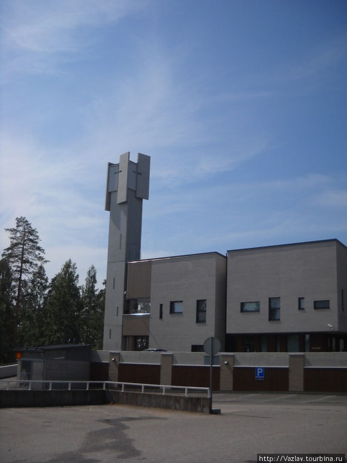 Здание церкви и колокольня