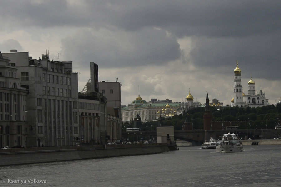 Вдоль реки от Китай-города к Васильевскому спуску Москва, Россия