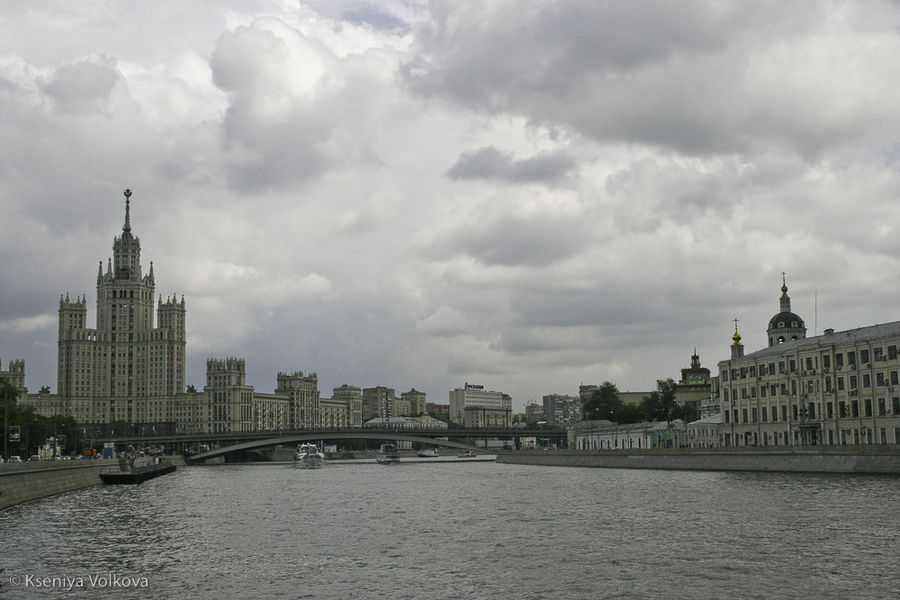 Вдоль реки от Китай-города к Васильевскому спуску Москва, Россия