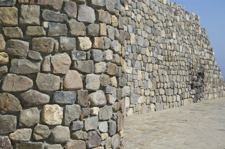 Есть еще остатки старой крепостной стены. На ее фоне можно сфотографироваться. Созополь, Болгария