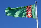 Туркменский флаг перед Военным музеем