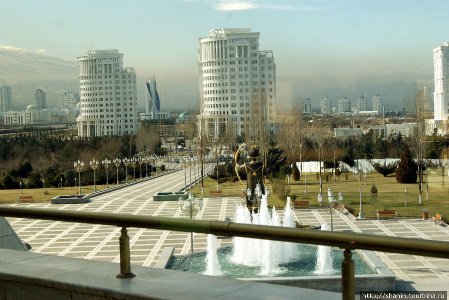 Вид из окна здания Монумента НЕзависимости Ашхабад, Туркмения