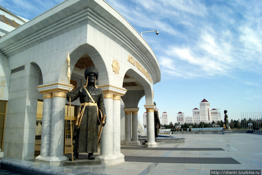 Вход в Восьминожку Ашхабад, Туркмения