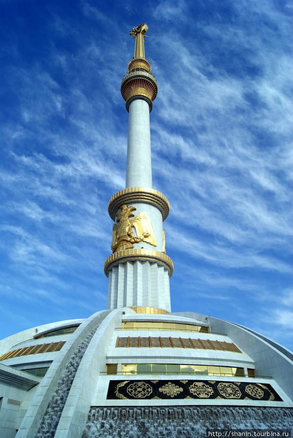 Монумент независимости Туркменистана — Восьминожка Ашхабад, Туркмения
