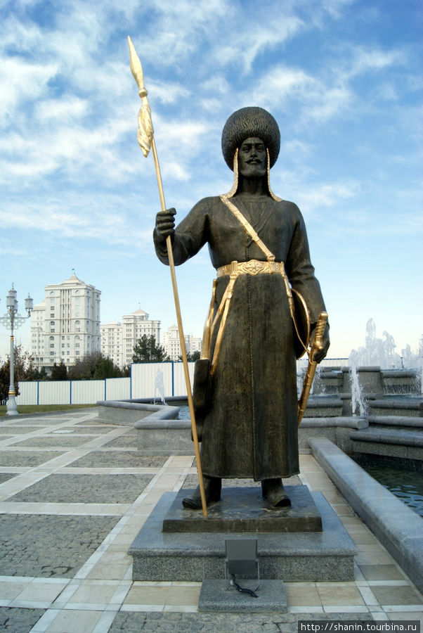 Охранник монумента Ашхабад, Туркмения
