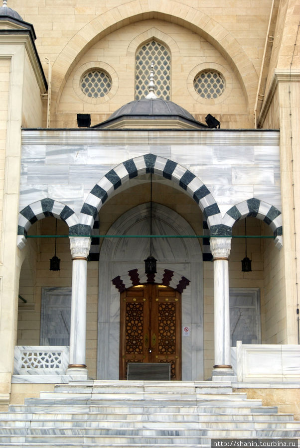Вход в мечеть Ашхабад, Туркмения
