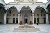 Мечеть Эртогрул Гази в Ашхабаде — внутренний двор