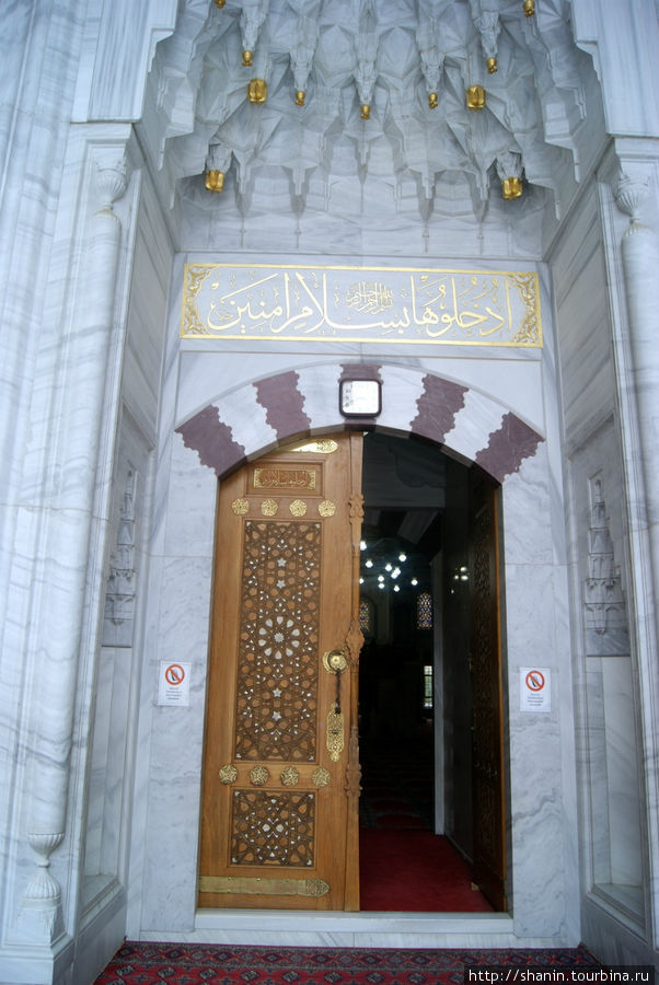 Вход в мечеть Ашхабад, Туркмения