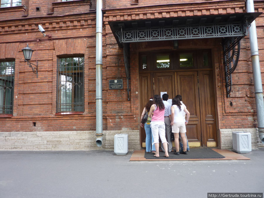 Молодежь идет в Приемную комиссию Санкт-Петербург, Россия