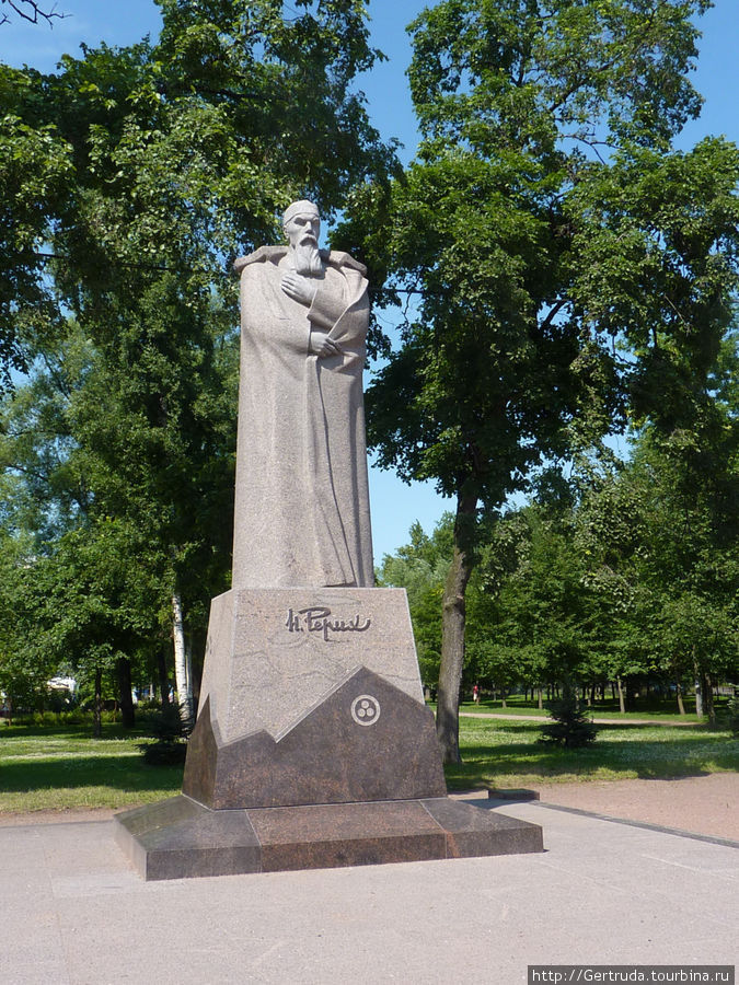 Монумент Рериху Н.К. Санкт-Петербург, Россия