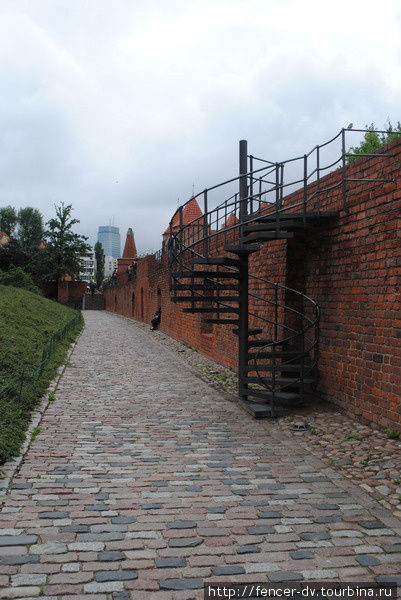 Крепостная стена и барбакан польской столицы Варшава, Польша