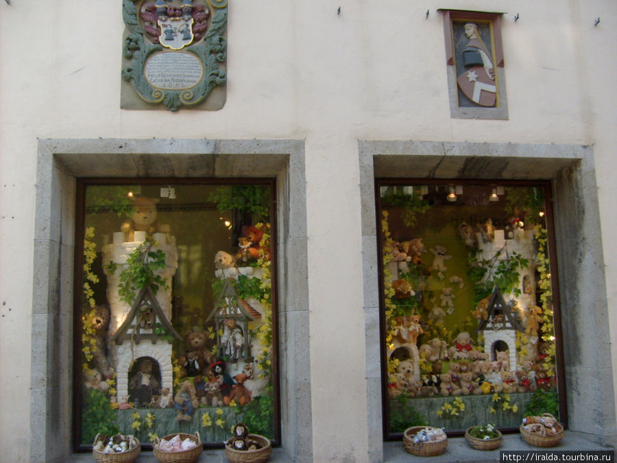 Дома с украшенными подоконниками Ротенбург-на-Таубере, Германия