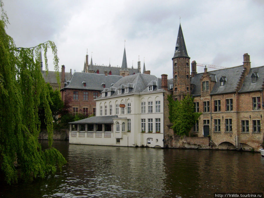 Больница Святого Иоанна — одна из самых старых в Европе. Она уже существовала в XII веке и служила также пристанищем для путешественников Брюгге, Бельгия
