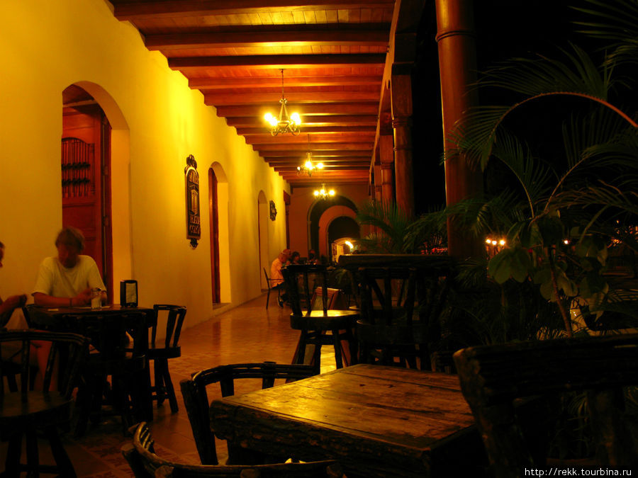 Вечер можно провести в одном из многочисленных баров Никарагуа