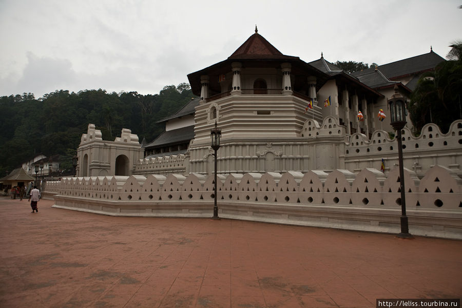 Храм Зуба Будды в Канди Канди, Шри-Ланка