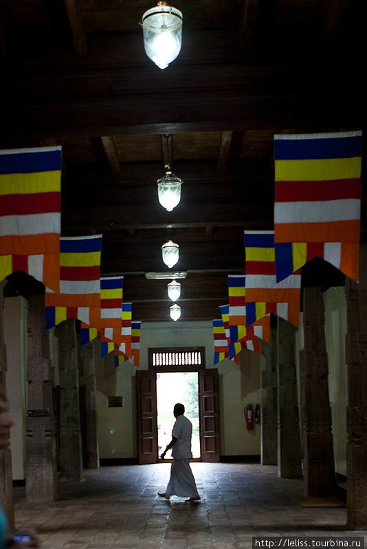 Храм Зуба Будды в Канди Канди, Шри-Ланка
