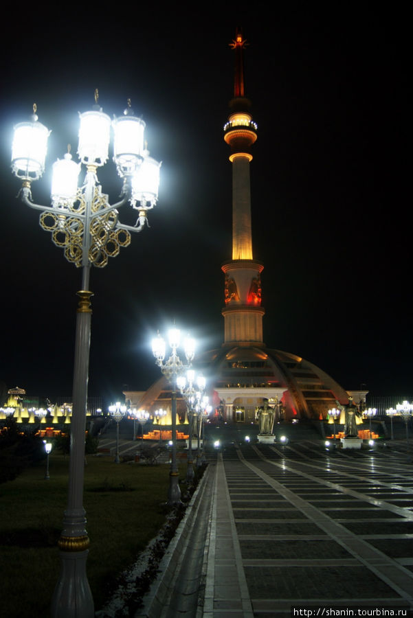 Ночная прогулка Ашхабад, Туркмения