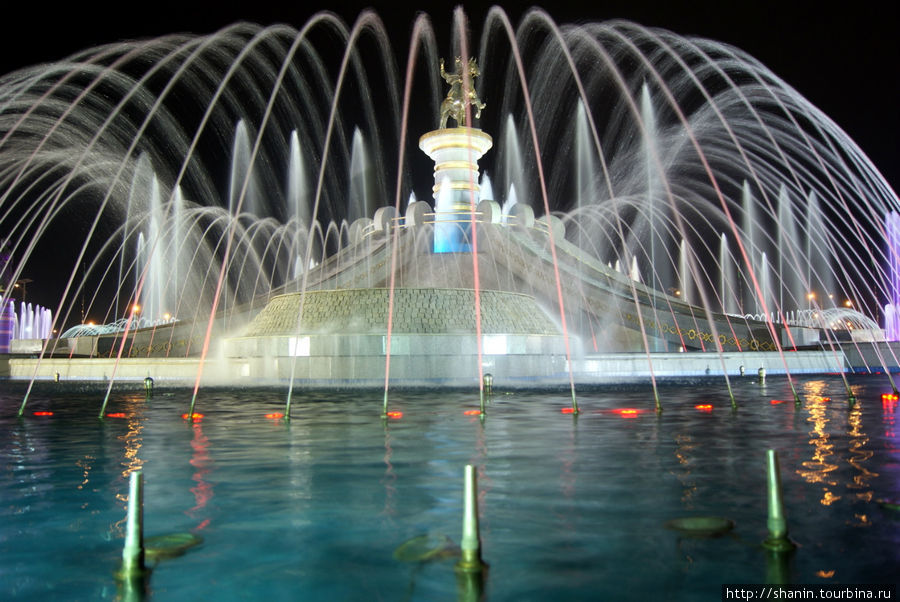 Ночная прогулка Ашхабад, Туркмения