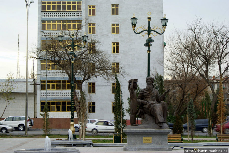 Аллея вдохновения в Ашхабаде Ашхабад, Туркмения