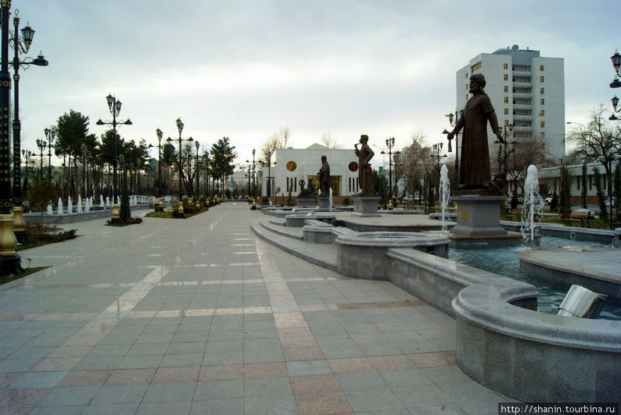 Аллея вдохновения в Ашхабаде Ашхабад, Туркмения