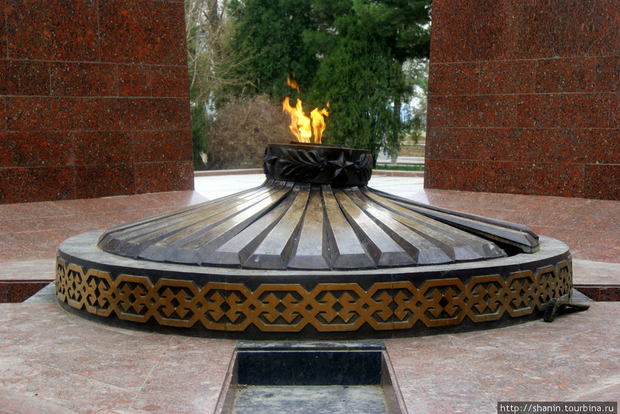 Вечный огонь в Ашхабаде Ашхабад, Туркмения