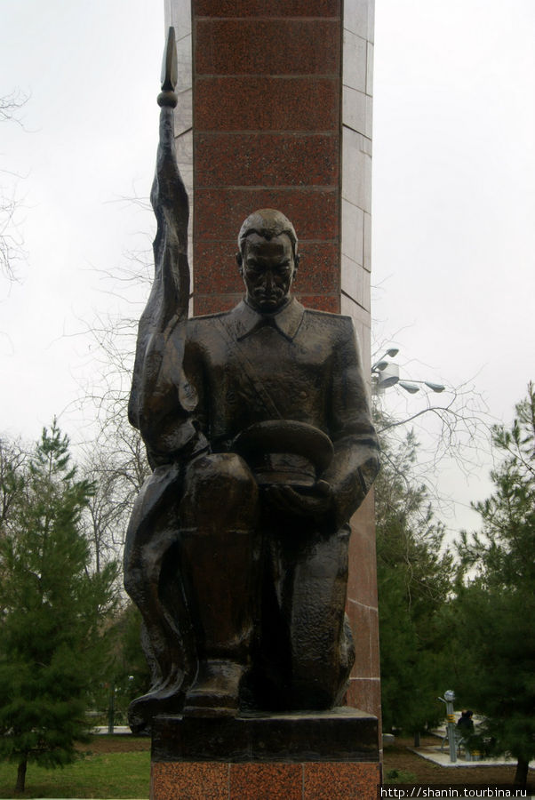 Статуя солдата Ашхабад, Туркмения