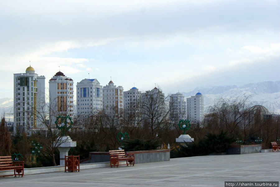 В парке 10-летия независимости Туркменистана в Ашхабаде Ашхабад, Туркмения