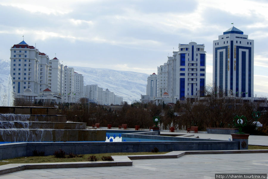 В парке 10-летия независимости Туркменистана в Ашхабаде Ашхабад, Туркмения