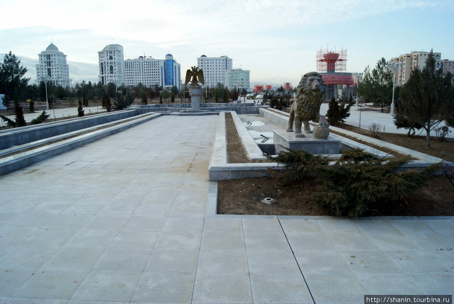 Памятники - старые и новые Ашхабад, Туркмения