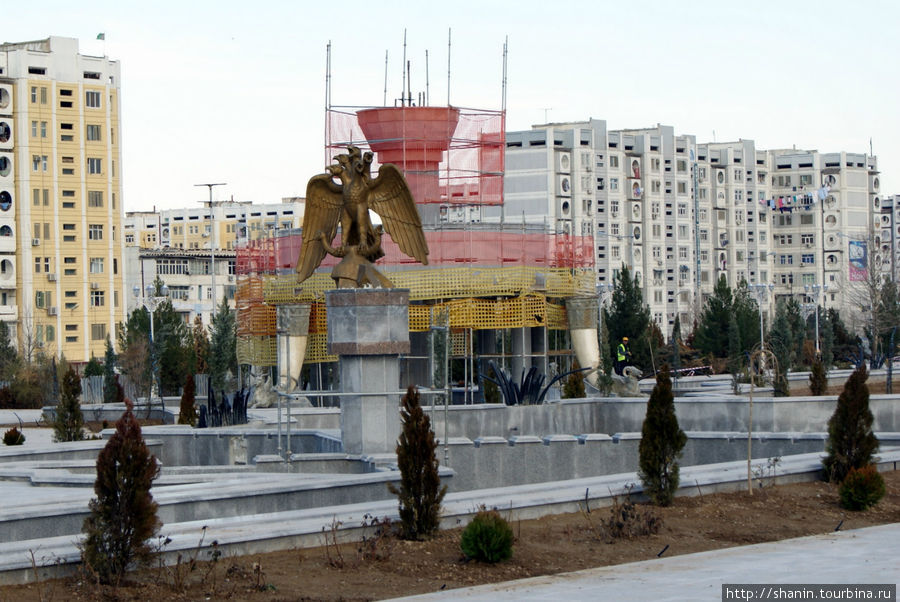 Памятники - старые и новые Ашхабад, Туркмения