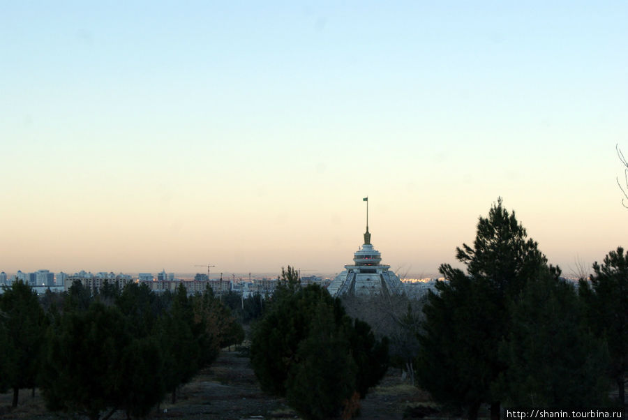 Пятиножка в Ашхабаде Ашхабад, Туркмения