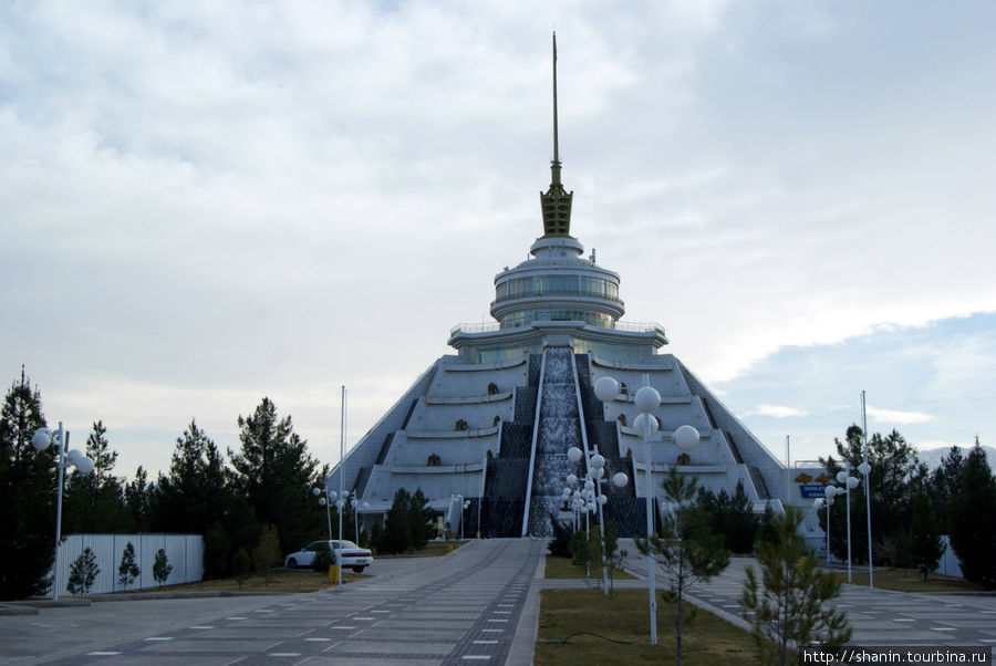 Пятиножка в Ашхабаде Ашхабад, Туркмения