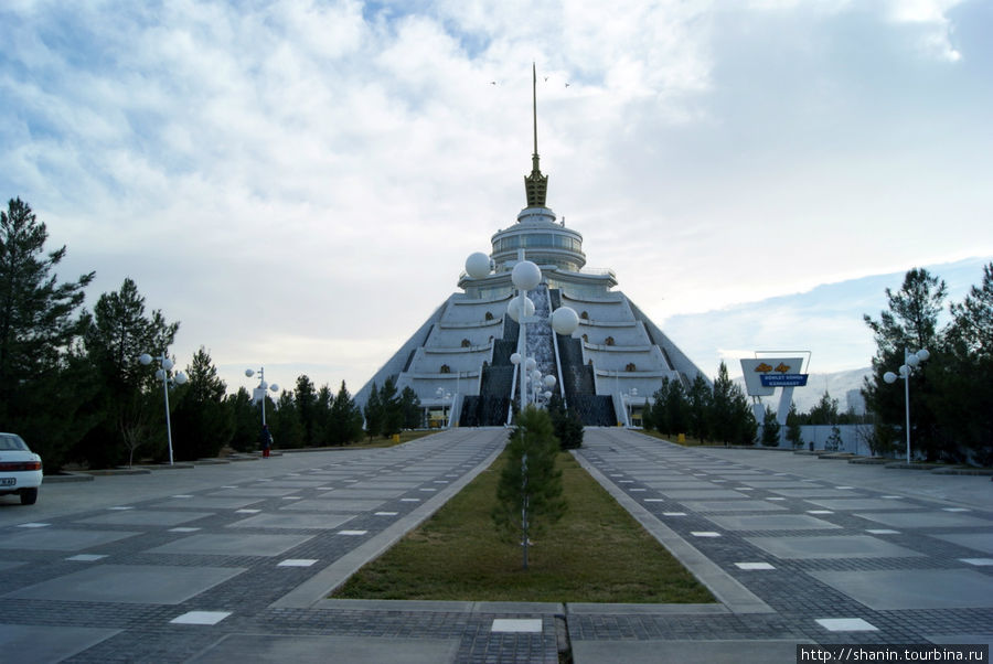 Пятиножка в Ашхабаде Ашхабад, Туркмения