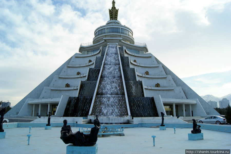 Пятиножка в Ашхабаде Ашхабад, Туркмения