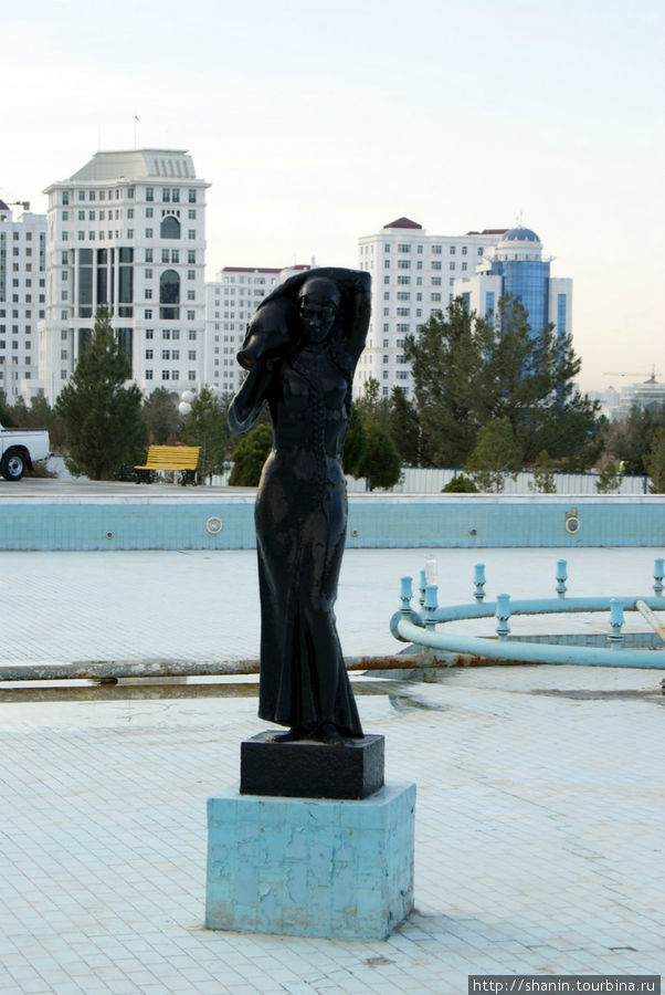 Фонтан у Пятиножки Ашхабад, Туркмения