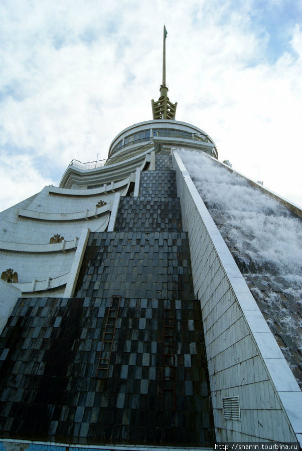 Пятиножка в Ашхабаде Ашхабад, Туркмения