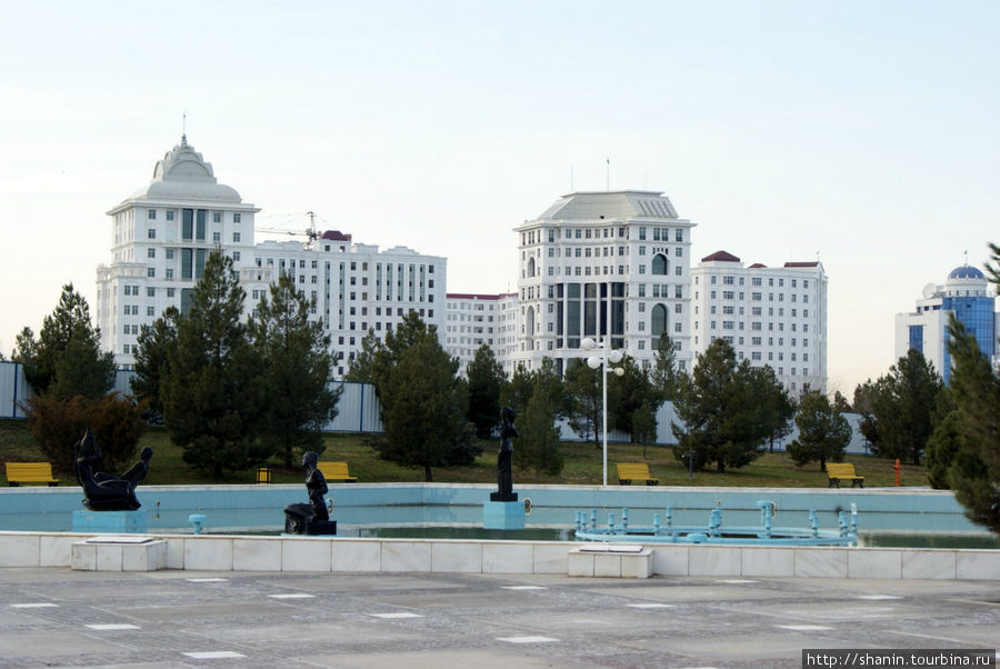 Пирамида - торговый центр Ашхабад, Туркмения