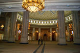 Внутри мечети Туркменбаши Рухы
