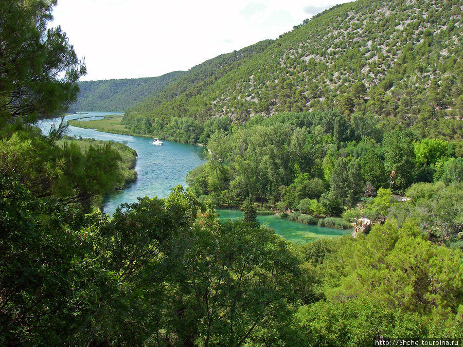 вид на долину реки Крка, по которой мы подошли на теплоходе Национальный парк Крка, Хорватия