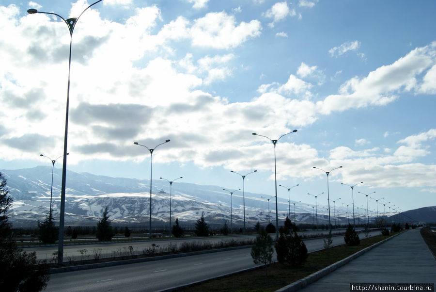 Застраивается пустыня Ашхабад, Туркмения