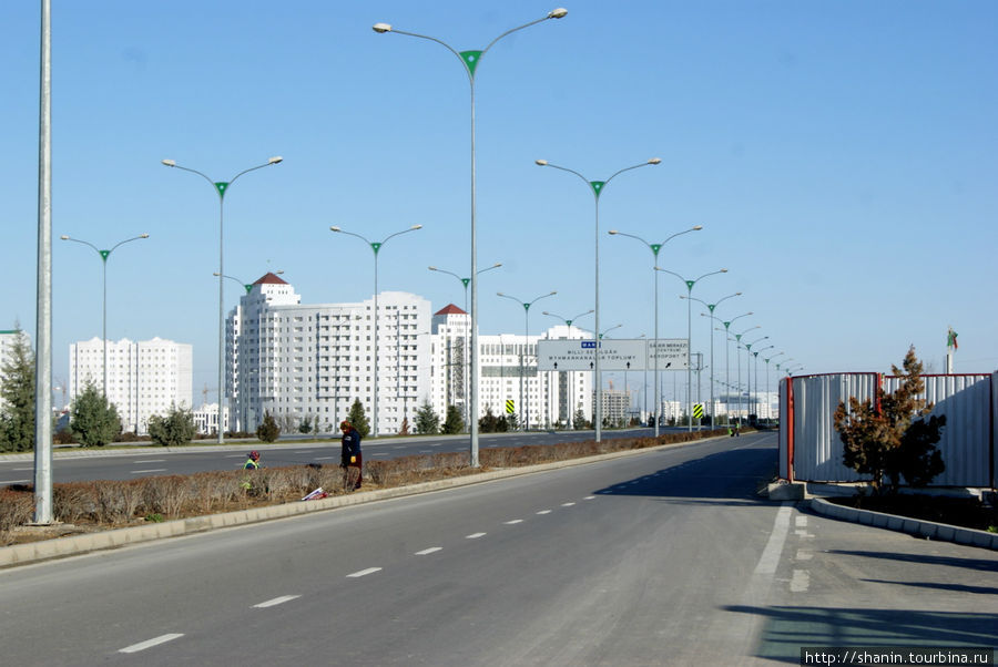 Застраивается пустыня Ашхабад, Туркмения