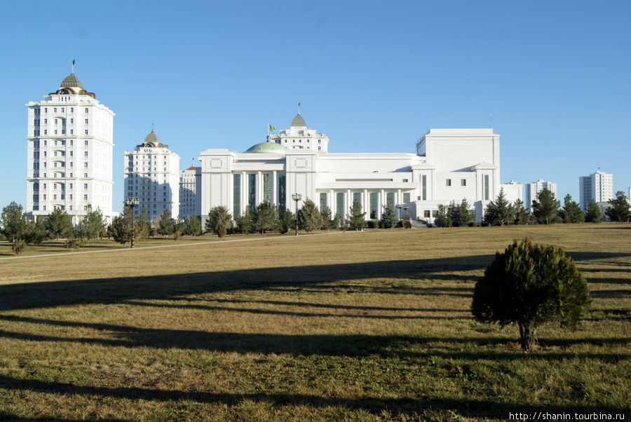 Застраивается пустыня Ашхабад, Туркмения