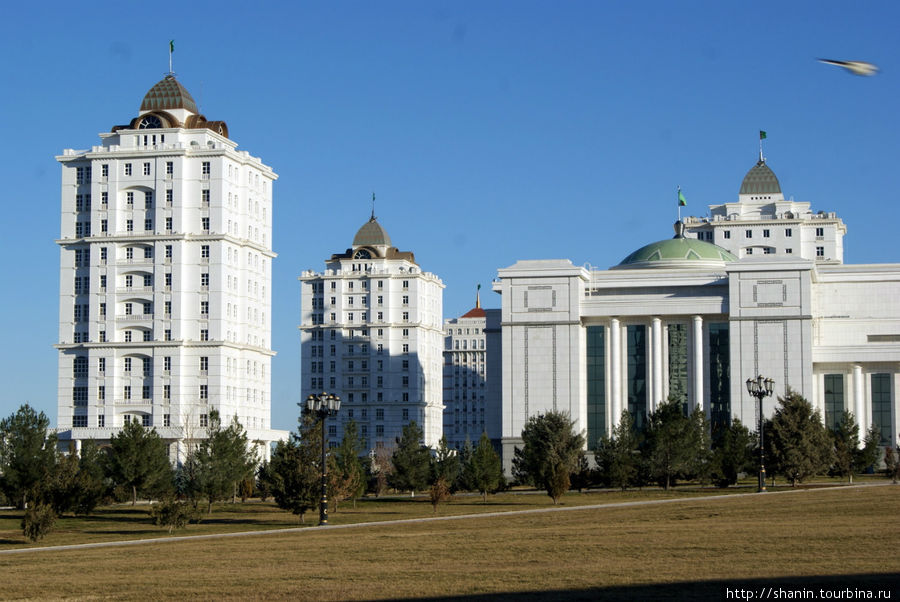 Застраивается пустыня Ашхабад, Туркмения